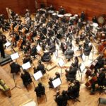 Orquesta filarmónica de Bogotá en presentación en un auditorio